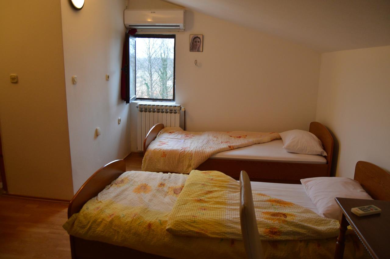 Pansion Modana Međugorje Esterno foto